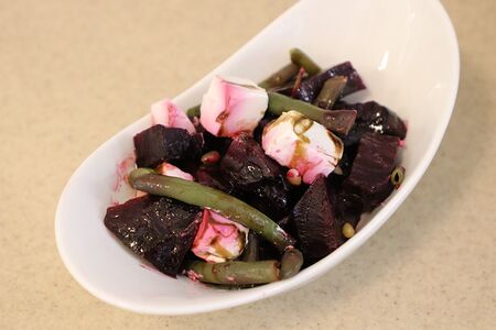 Салат с запеченной свеклой и фетой