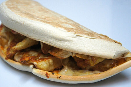 Пицца закрытая Классическая с картофелем и курицей