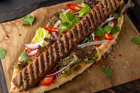 Кебаб с овощным салатом