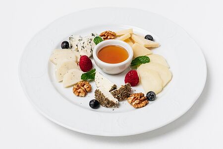 Ассорти итальянских сыров