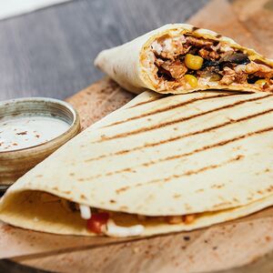 Кесадилья с подкопченной курицей