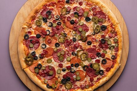 Пепперони, сервелат, охотничьи колбаски