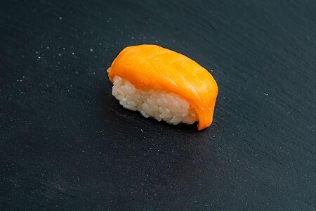 Суши с чилийским лососем