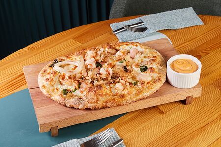 Пинца с креветками и морепродуктами