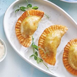Мини-чебуреки с креветками и кальмарами