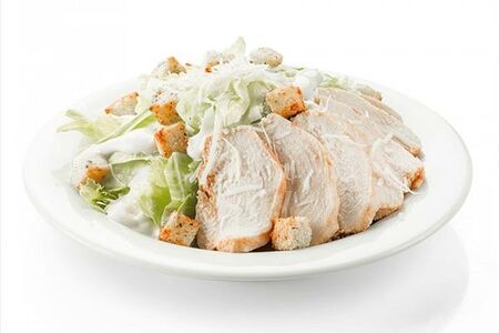 Салат Цезарь с куриной грудкой