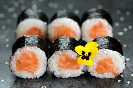 Малый ролл с лососем