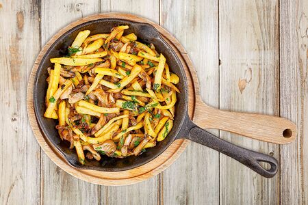 Жареный картофель c грибами