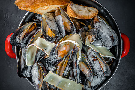 Мидии Личи, саке, бри