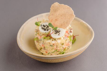 Салат Оливье с телячьим языком и перепелиным яйцом