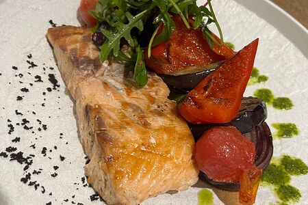 Стейк из сёмги с морским соусом