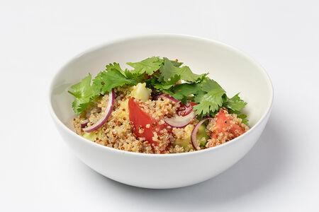 Салат со сладкими томатами и авокадо