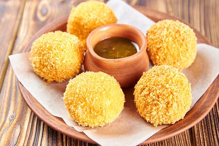 Кукурузные шарики с сыром сулугуни