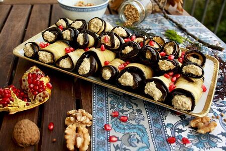 Рулет из баклажанов с орехами