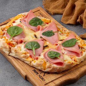 Пицца с ветчиной из индейки и грибами