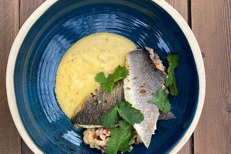 Филе сибаса с соусом беарнез