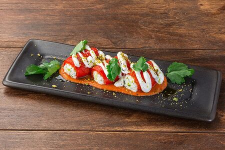 Рулеты из печёного перца с начинкой из домашнего сыра