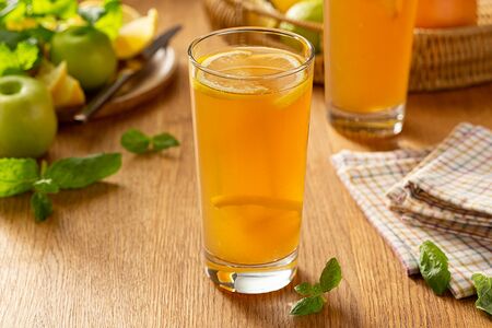 Холодный чай с лимоном