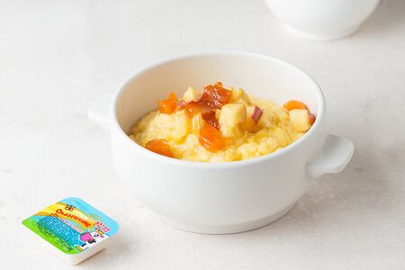 Каша пшённая на молоке с тыквой и кедровыми орешками