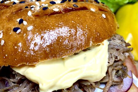 Бургер с рваной индейкой