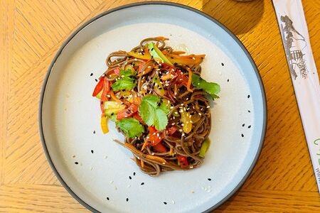 Гречневая лапша с овощами