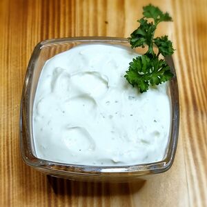 Соус чесночно-сметанный