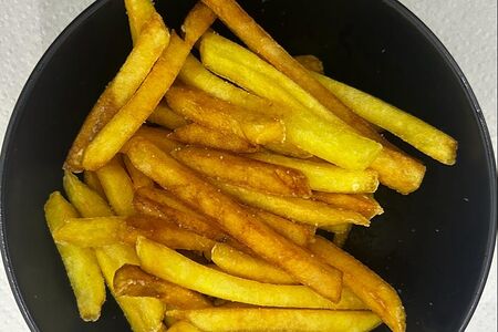 Картофель фри и кетчуп