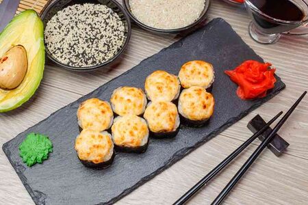 Запеченный ролл Нежный лосось