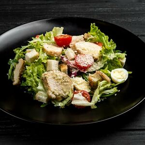 Салат Цезарь с курицей