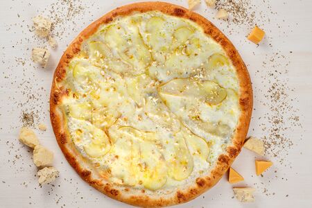 Пицца Груша и сыр Горгонзола