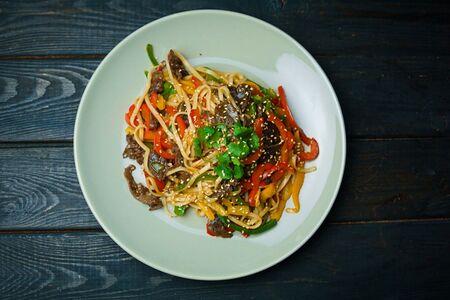 Удон-пшеничная лапша с говядиной