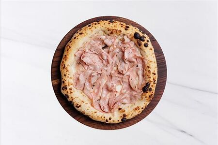 Пицца с мортаделлой и трюфельным соусом