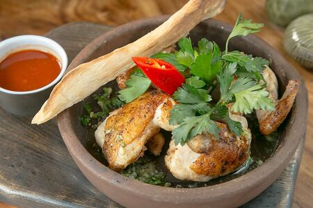 Цыпленок табака на кеци