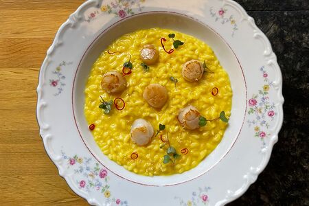 Ризотто с шафраном и гребешком