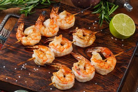 Шашлык из тигровых креветок