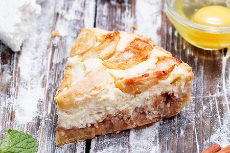 Яблочно-творожный пирог