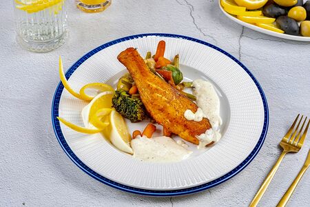 Семга с овощами