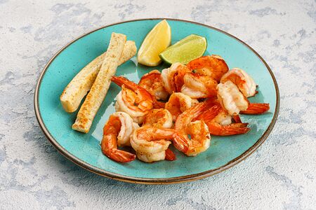 Королевские креветки в белом вине