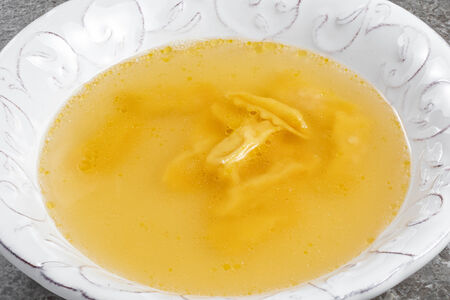 Куриный бульон с тортеллони