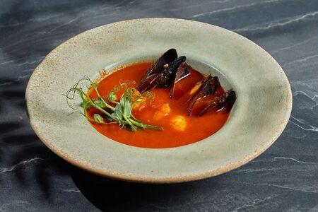 Томатный суп с морепродуктами