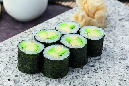 Ролл с авокадо