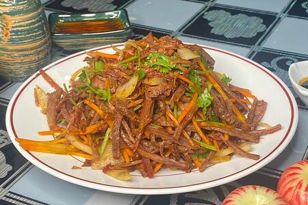 031 Говядина отварная с овощами, с добавлением кинзы