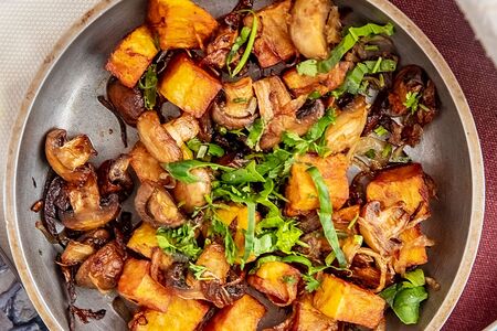 Картофель, обжаренный с грибами