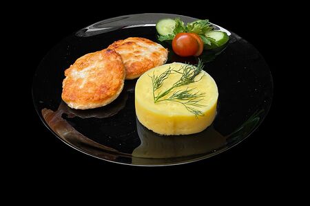 Куриные котлетки с картофельным пюре