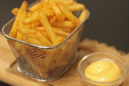 Картофель фри с наггетсами