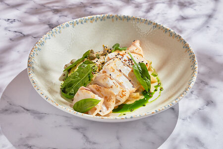 Кальмар на гриле с фенхелем и кремом из корня сельдерея