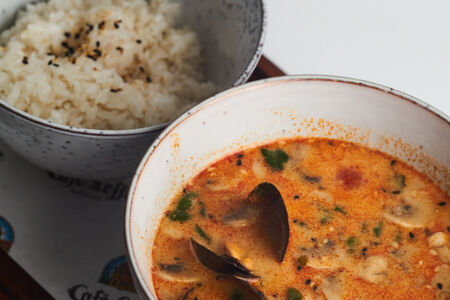 Том ям с морепродуктами