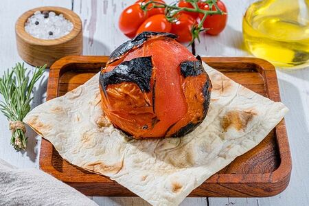 Помидор на мангале