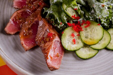 Салат с тунцом