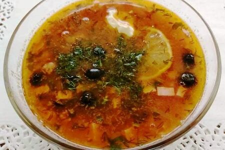 Солянка мясная, сборная, со сметаной